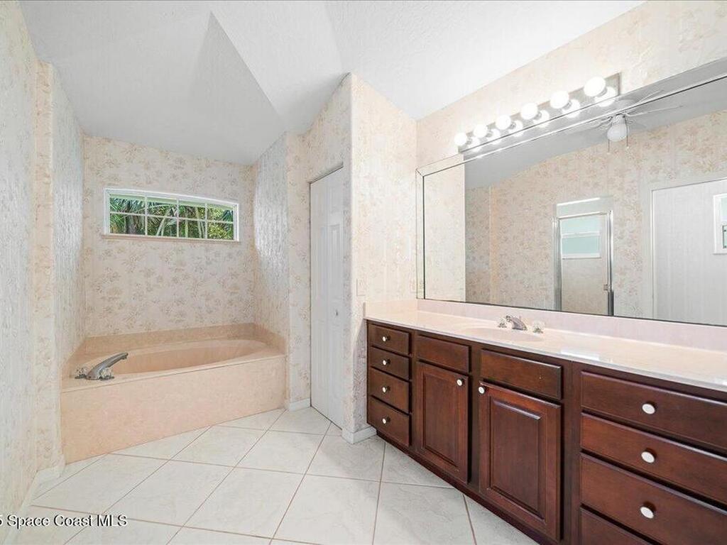 7965 93rd Avenue, Vero Beach, FL 32967