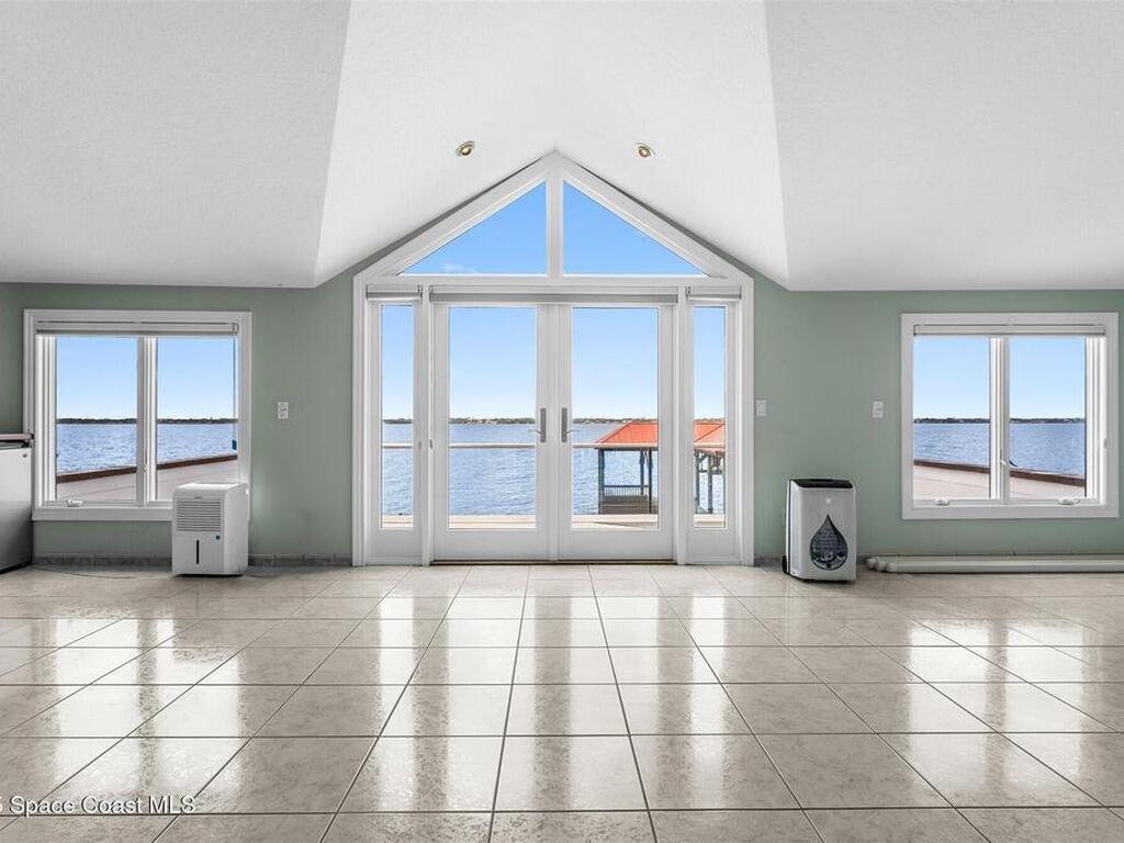 10285 S Tropical Trail, Merritt Island, FL 32952