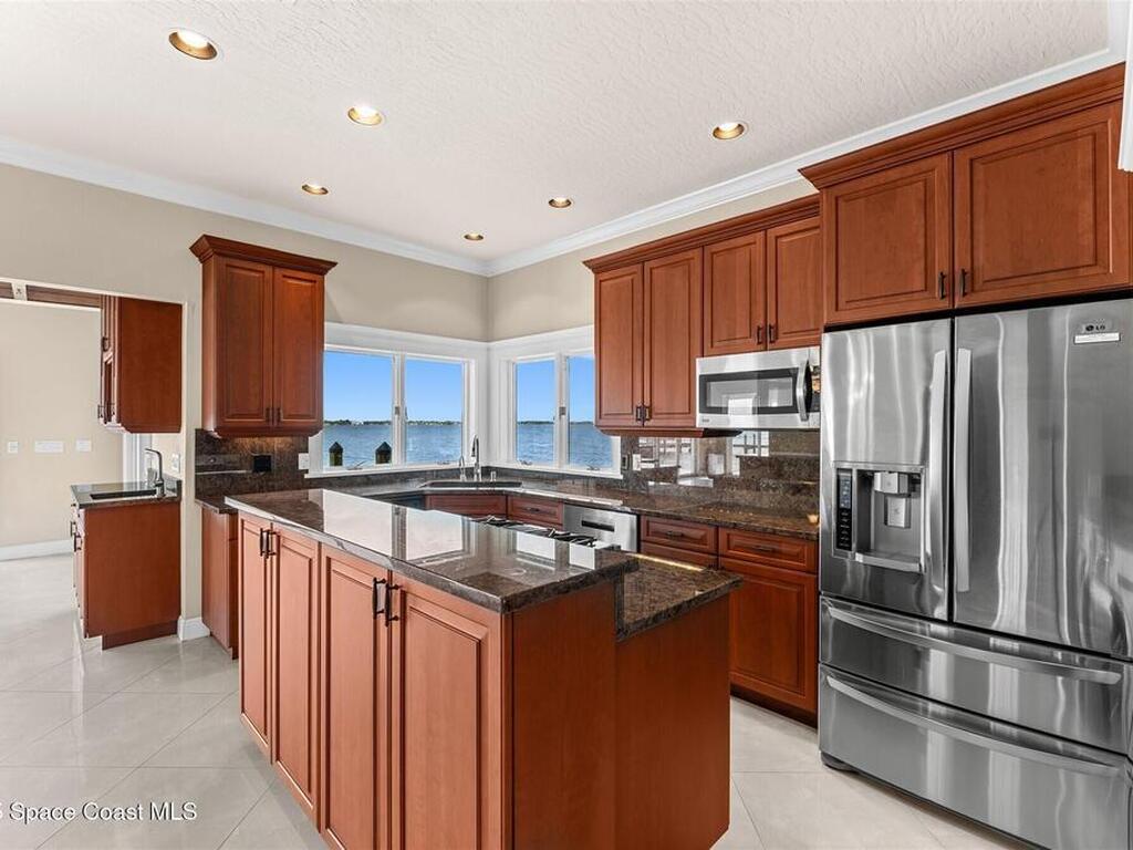 10285 S Tropical Trail, Merritt Island, FL 32952