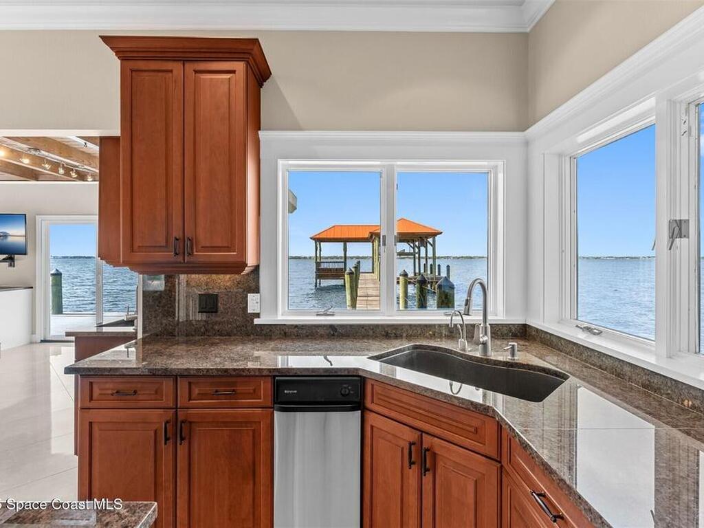 10285 S Tropical Trail, Merritt Island, FL 32952