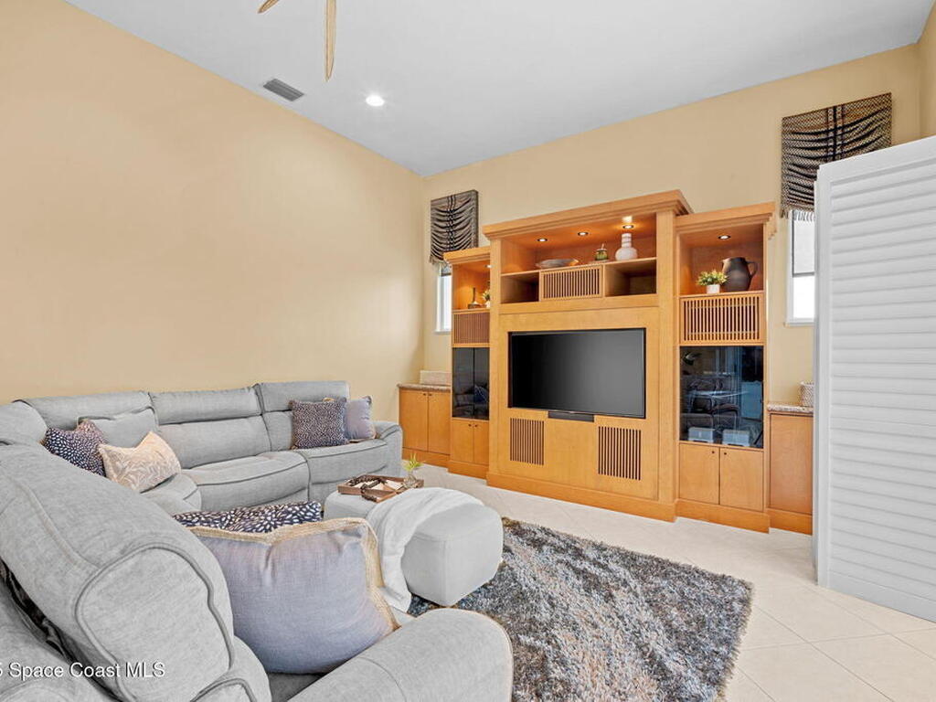 618 Deerhurst Drive, Melbourne, FL 32940