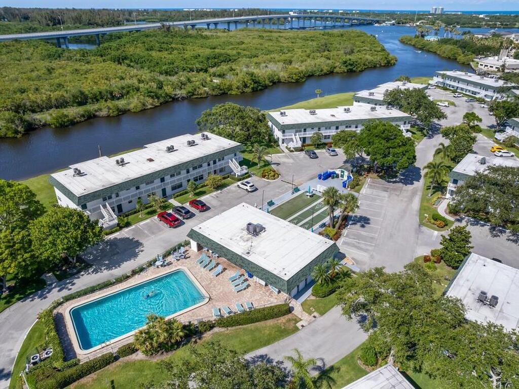 2800 Indian River Boulevard, Vero Beach, FL 32960