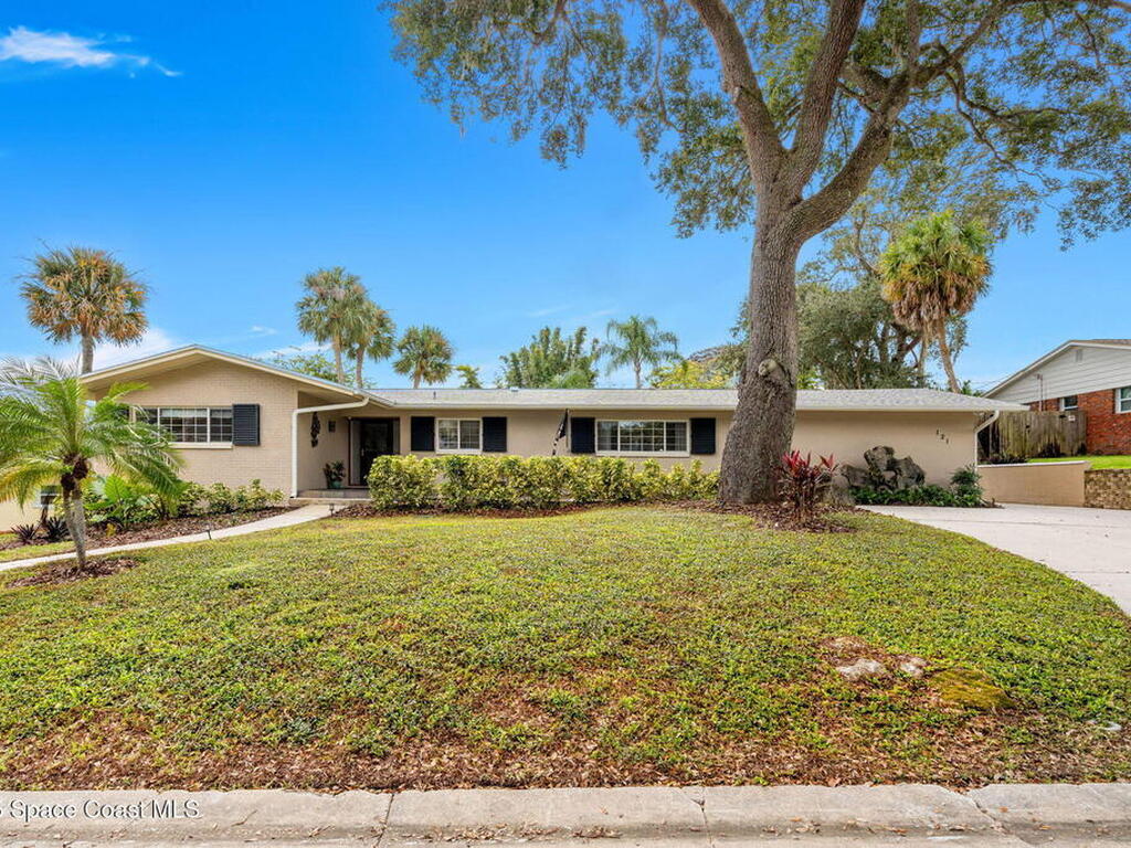 121 S Twin Lakes Road, Cocoa, FL 32926