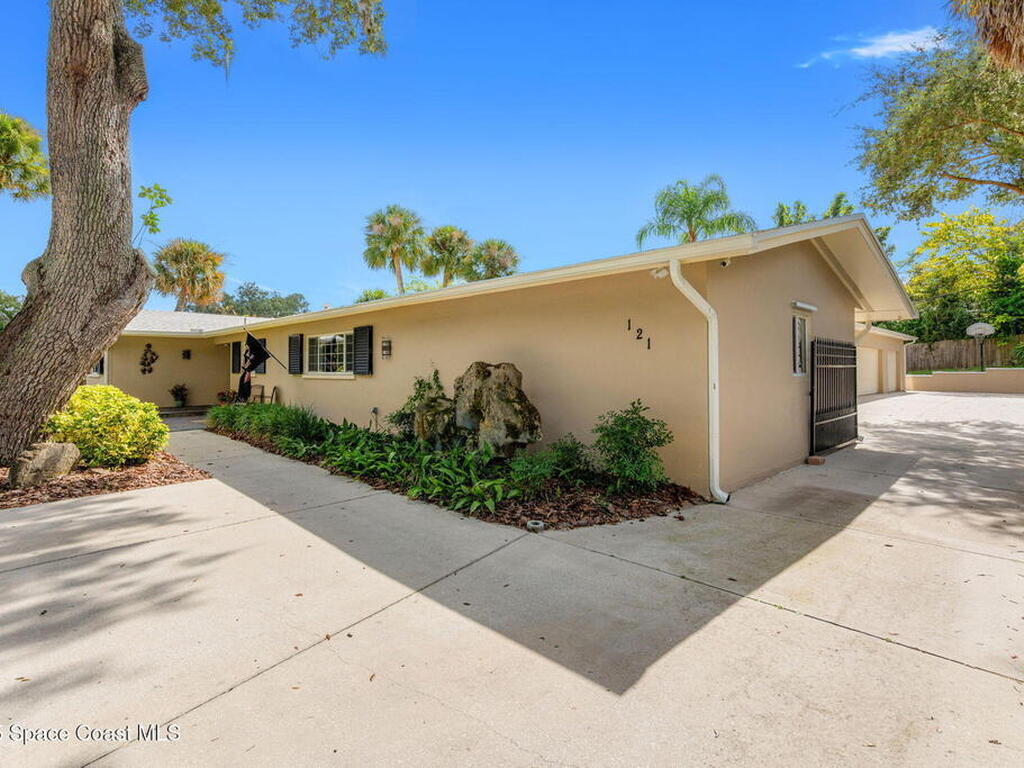 121 S Twin Lakes Road, Cocoa, FL 32926
