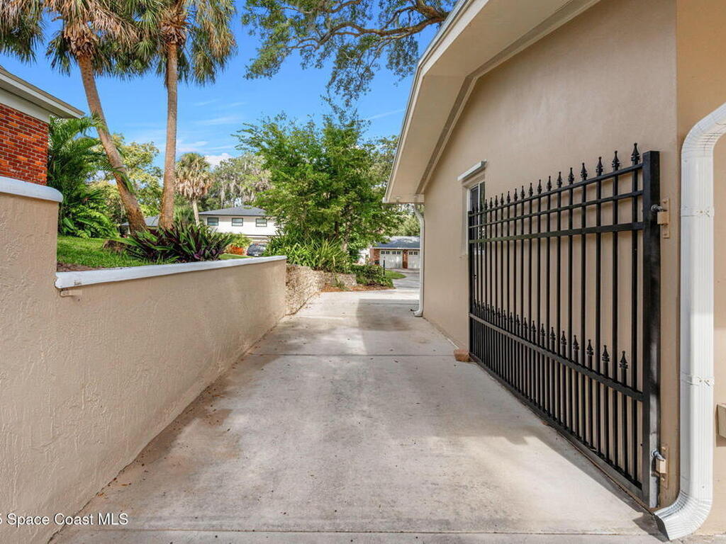 121 S Twin Lakes Road, Cocoa, FL 32926