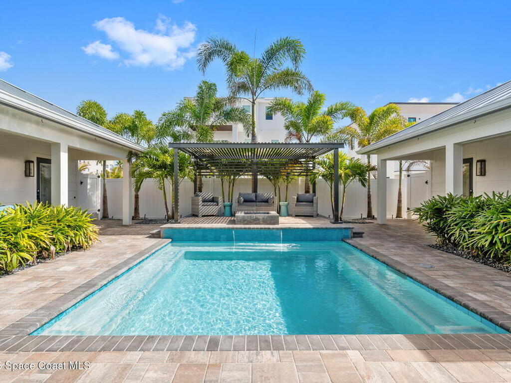 2021 S Orlando Avenue, Cocoa Beach, FL 32931