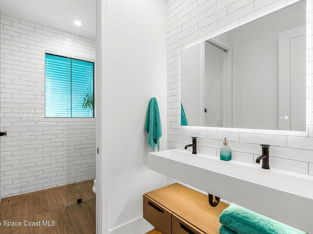 2021 S Orlando Avenue, Cocoa Beach, FL 32931