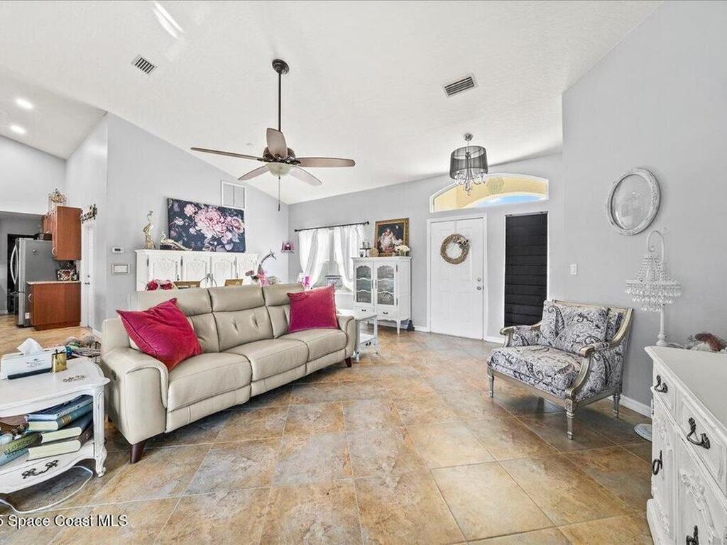 910 Brookshire Circle, Malabar, FL 32950