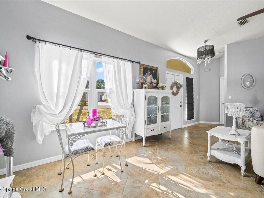 910 Brookshire Circle, Malabar, FL 32950