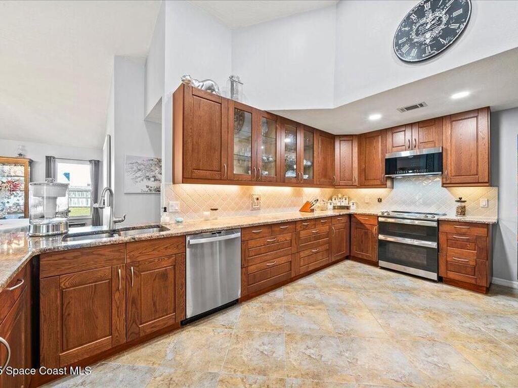 910 Brookshire Circle, Malabar, FL 32950