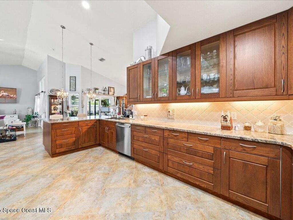 910 Brookshire Circle, Malabar, FL 32950