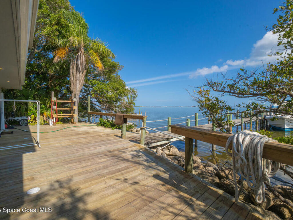 954 S Banana River Drive, Merritt Island, FL 32952