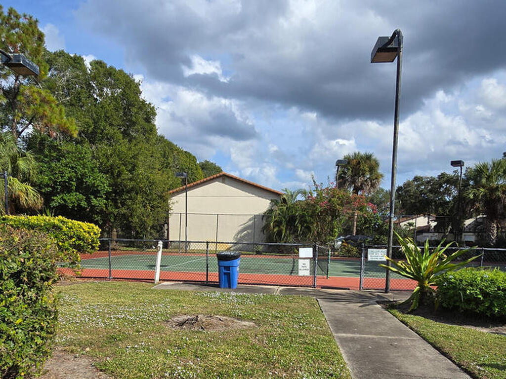 225 S Tropical Trail, Merritt Island, FL 32952