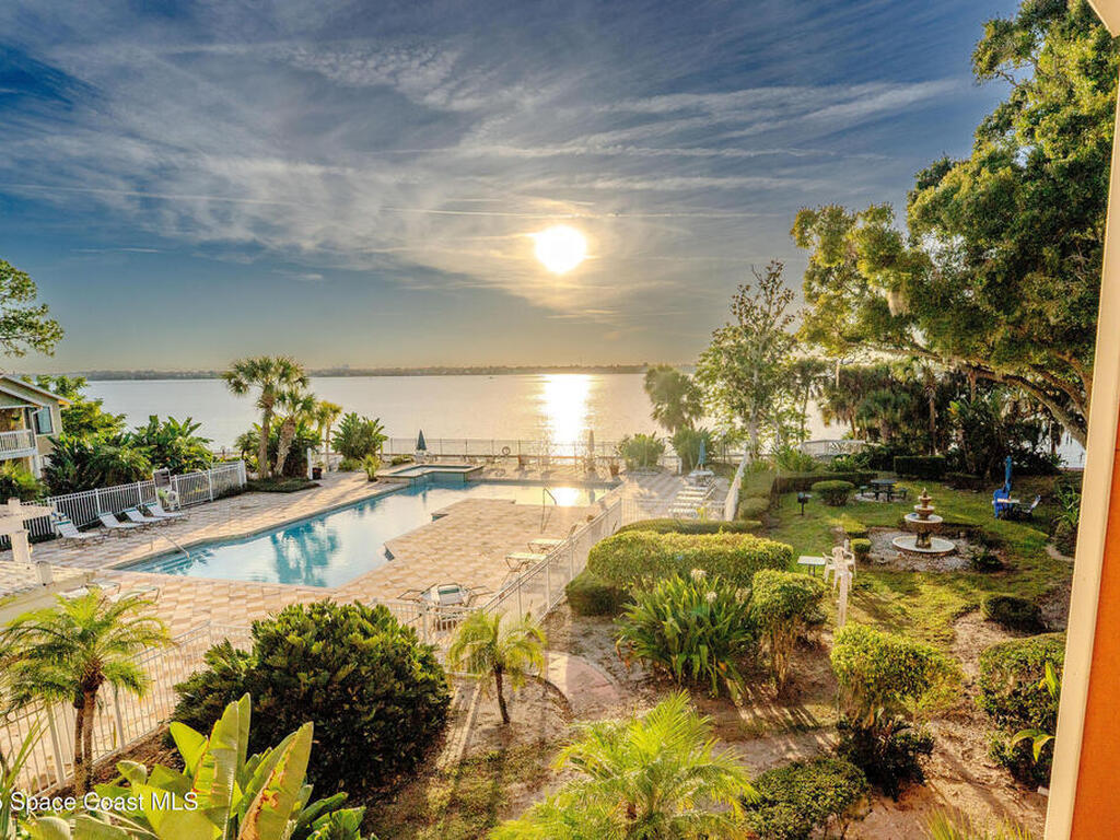 225 S Tropical Trail, Merritt Island, FL 32952