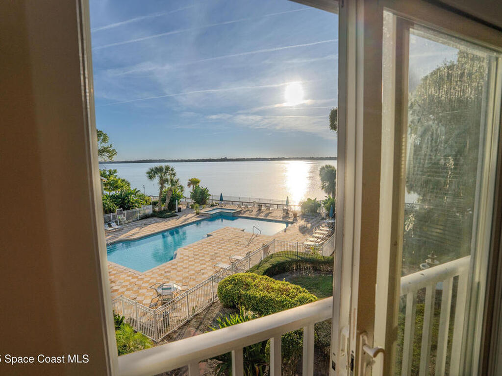 225 S Tropical Trail, Merritt Island, FL 32952