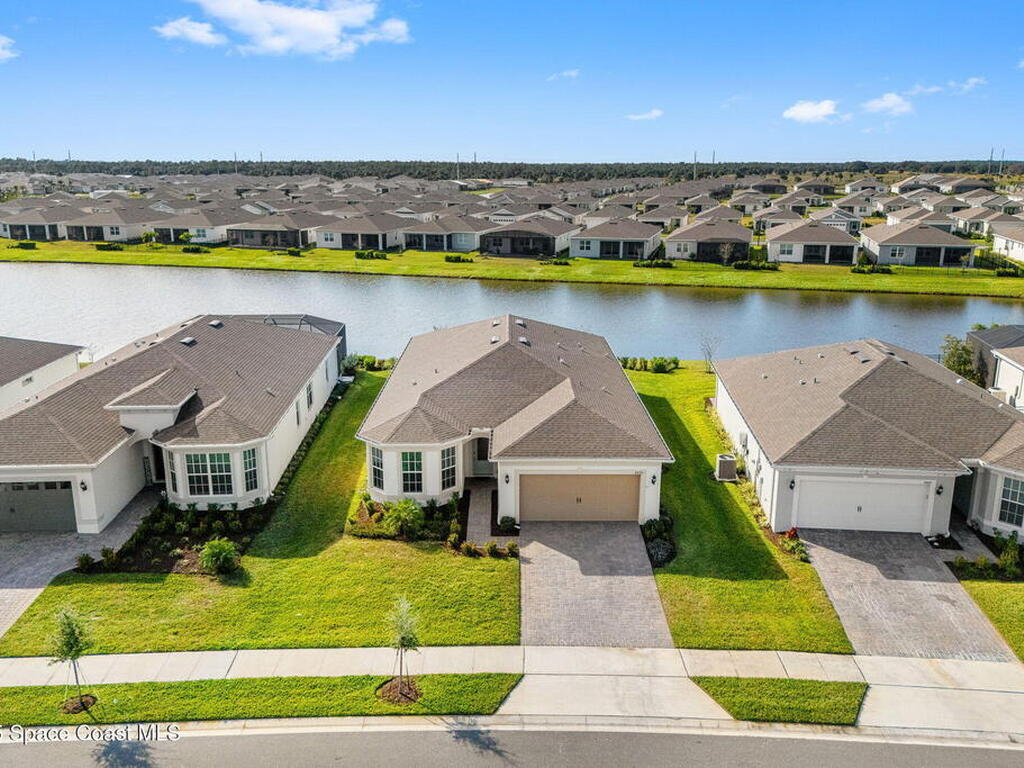 8870 Shoreline Avenue, Melbourne, FL 32940