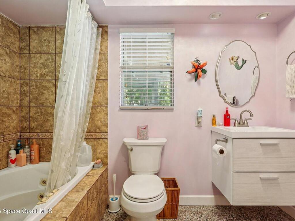 220 Avenida De Paz, Indialantic, FL 32903