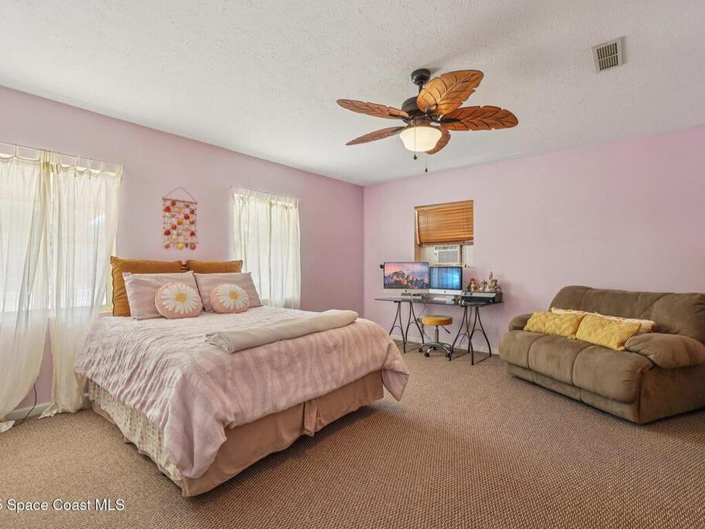 220 Avenida De Paz, Indialantic, FL 32903