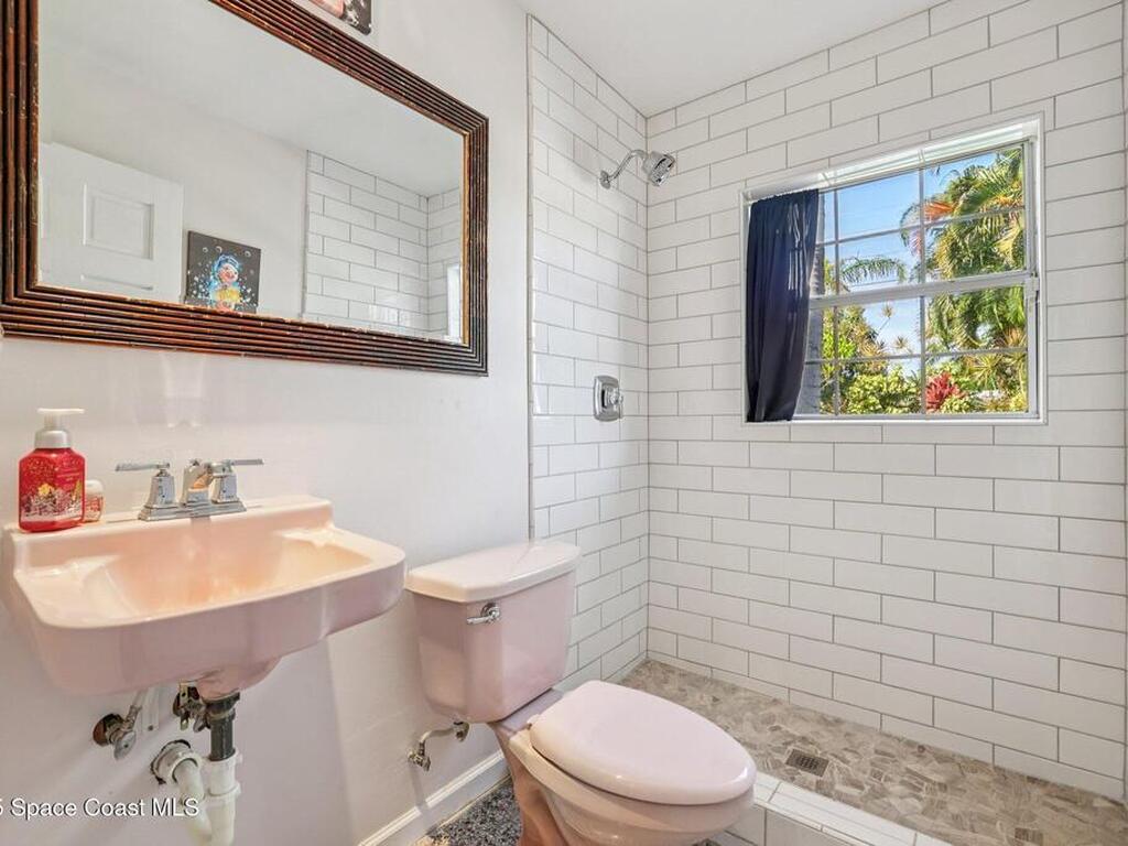 220 Avenida De Paz, Indialantic, FL 32903