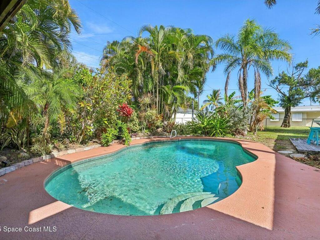 220 Avenida De Paz, Indialantic, FL 32903