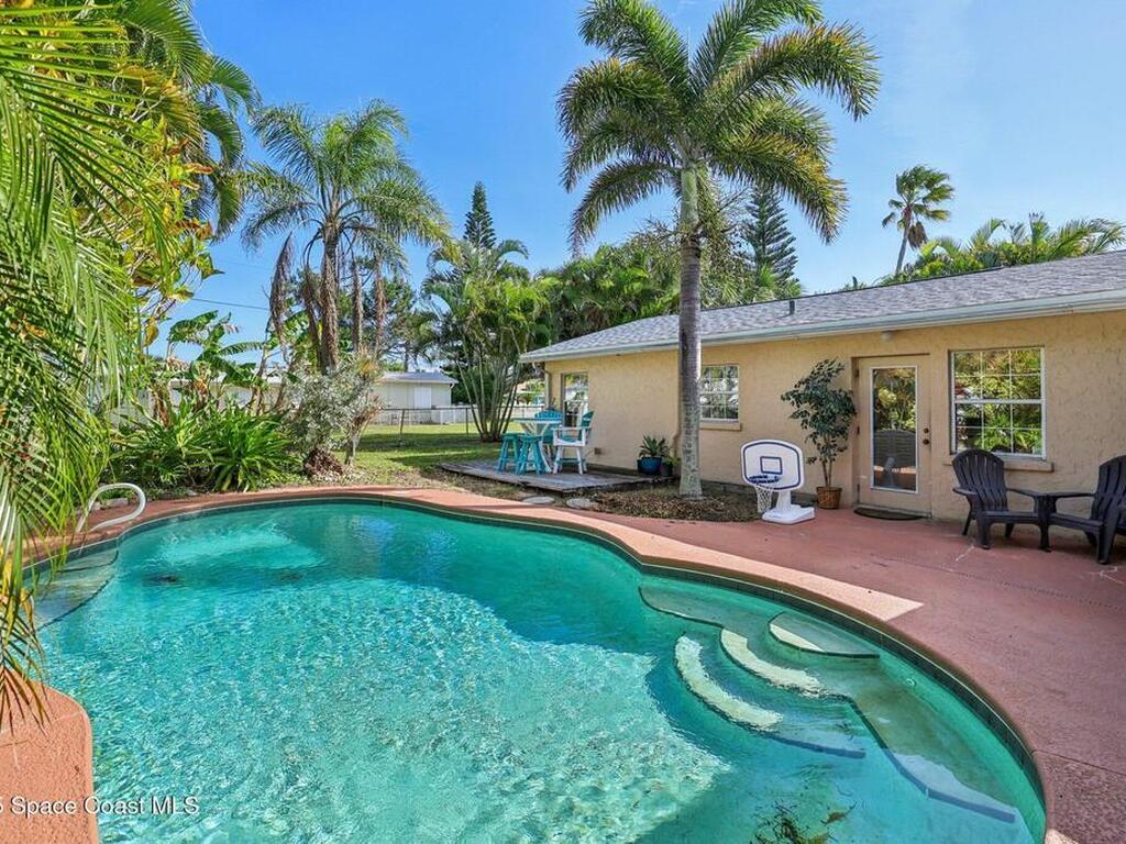 220 Avenida De Paz, Indialantic, FL 32903