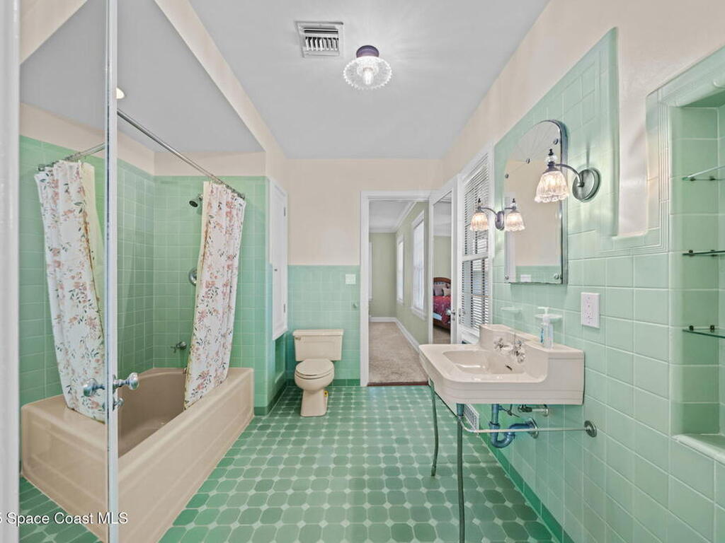 875 N Indian River Drive, Cocoa, FL 32922