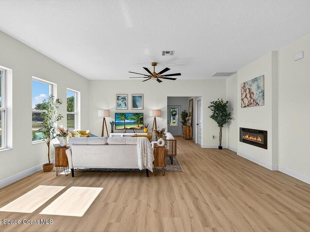 8426 E 98th Avenue, Vero Beach, FL 32967