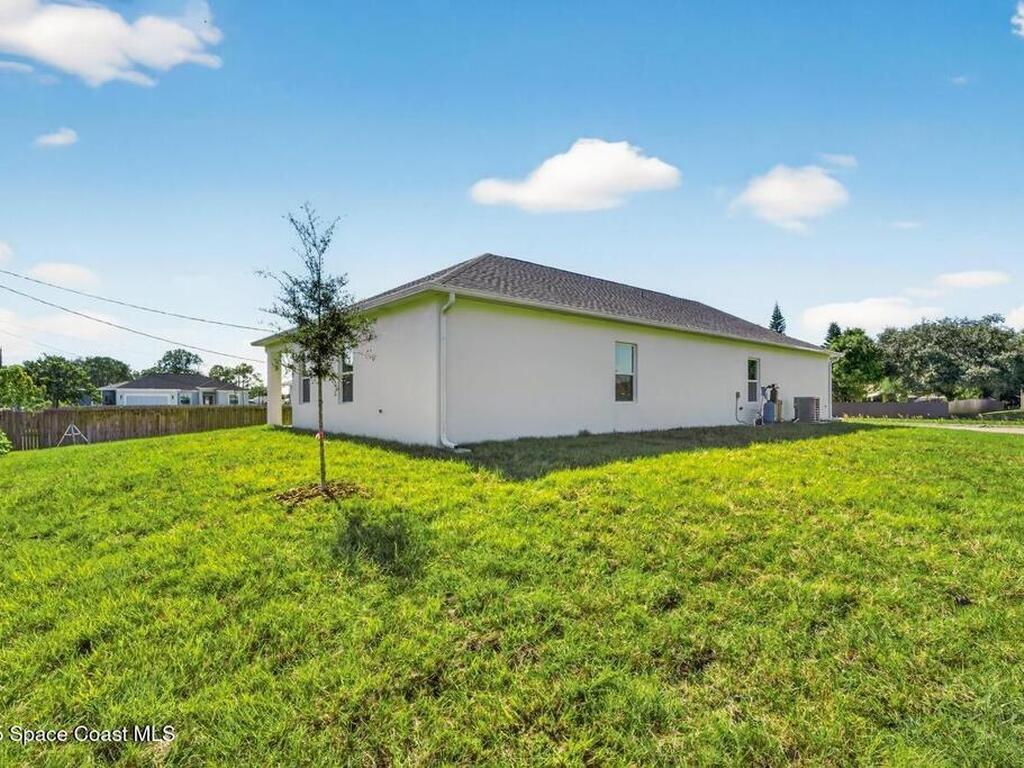 8426 E 98th Avenue, Vero Beach, FL 32967