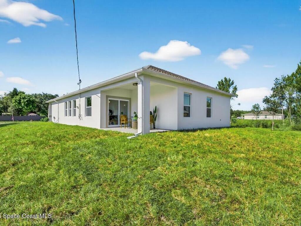 8426 E 98th Avenue, Vero Beach, FL 32967