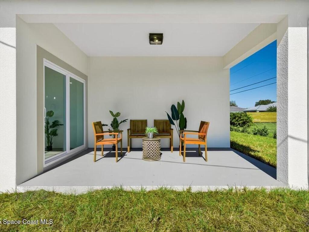 8426 E 98th Avenue, Vero Beach, FL 32967