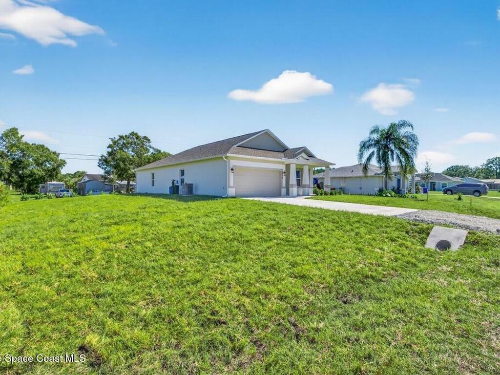 8426 E 98th Avenue, Vero Beach, FL 32967