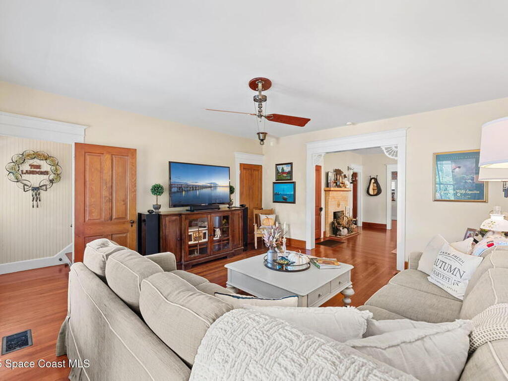 27 Barton Avenue, Rockledge, FL 32955