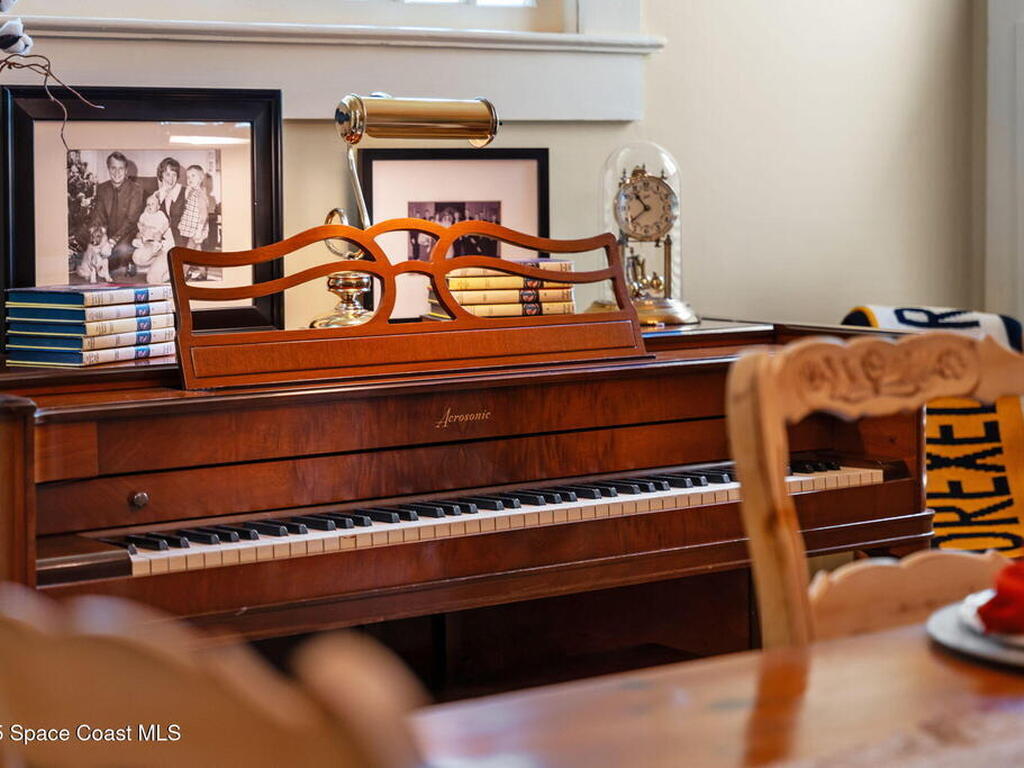 27 Barton Avenue, Rockledge, FL 32955