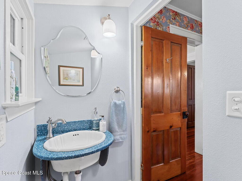 27 Barton Avenue, Rockledge, FL 32955