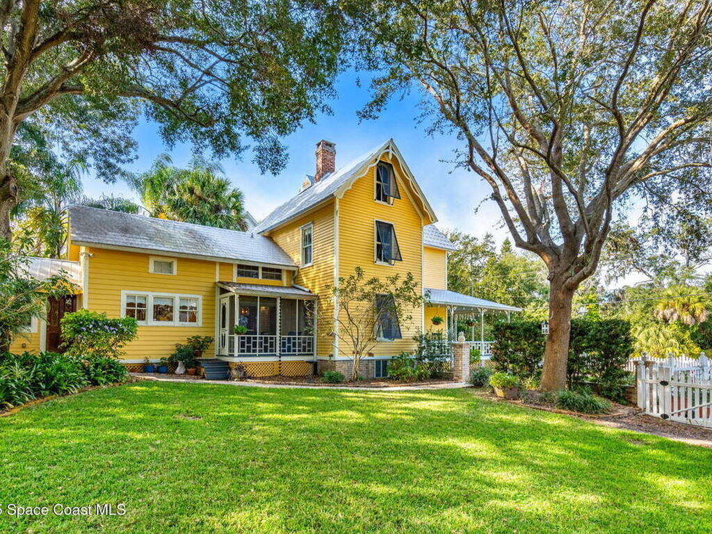 27 Barton Avenue, Rockledge, FL 32955