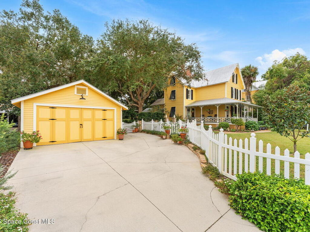 27 Barton Avenue, Rockledge, FL 32955