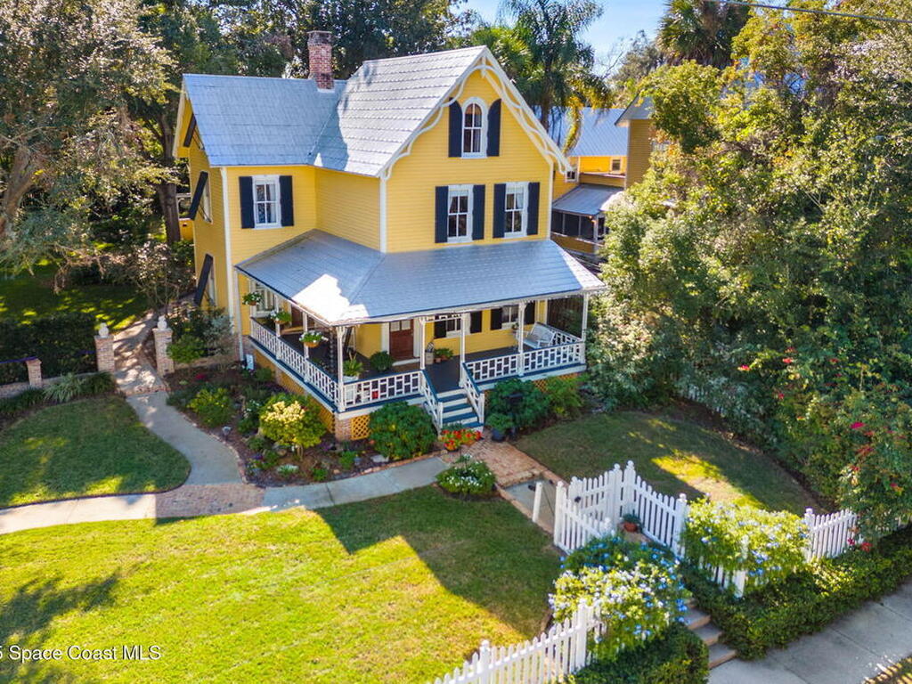 27 Barton Avenue, Rockledge, FL 32955