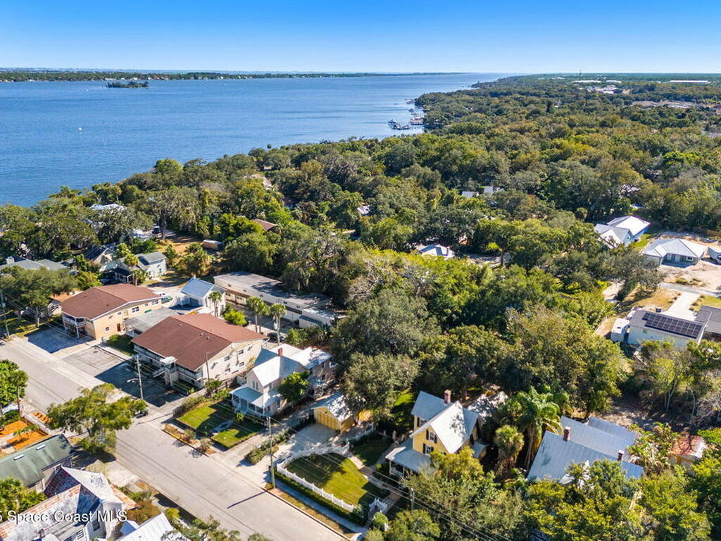 27 Barton Avenue, Rockledge, FL 32955