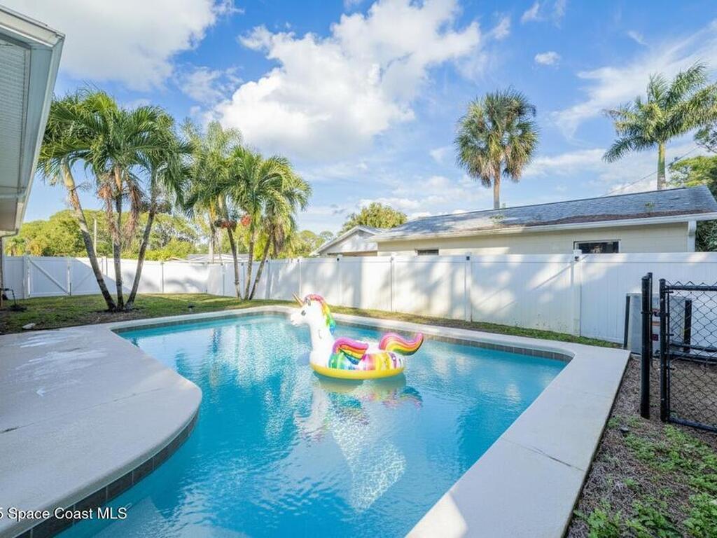 375 Nora Avenue, Merritt Island, FL 32952