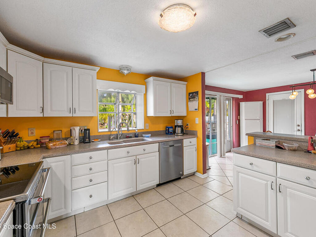 409 Lynn Avenue, Melbourne, FL 32935