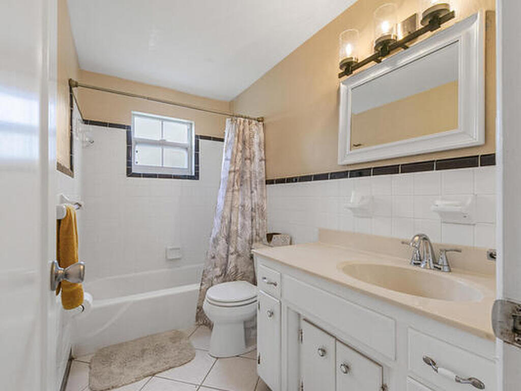 409 Lynn Avenue, Melbourne, FL 32935