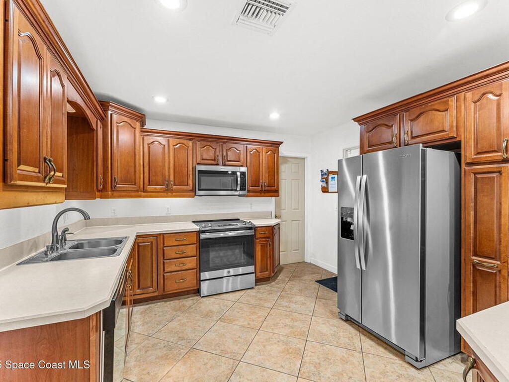 926 Santa Cruz Road, Cocoa Beach, FL 32931