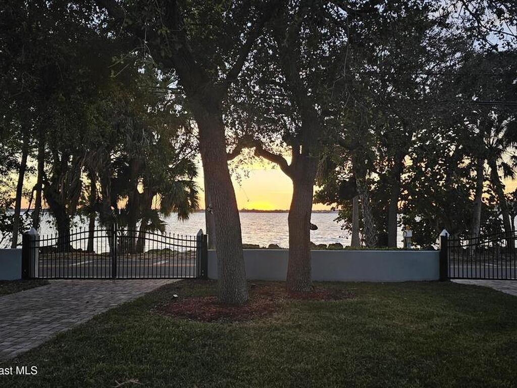 10758 S Tropical Trail, Merritt Island, FL 32952