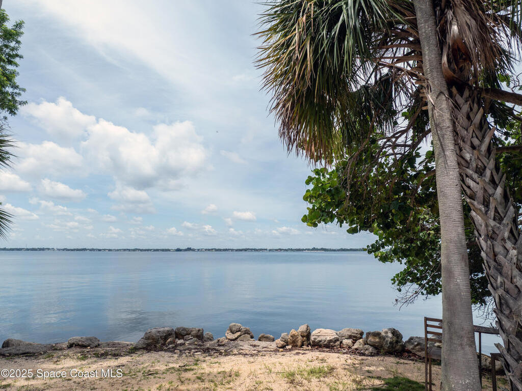 10758 S Tropical Trail, Merritt Island, FL 32952