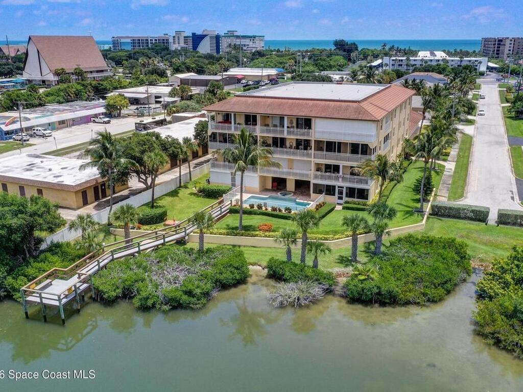 121 Seminole Lane, Cocoa Beach, FL 32931
