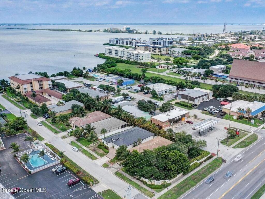 121 Seminole Lane, Cocoa Beach, FL 32931