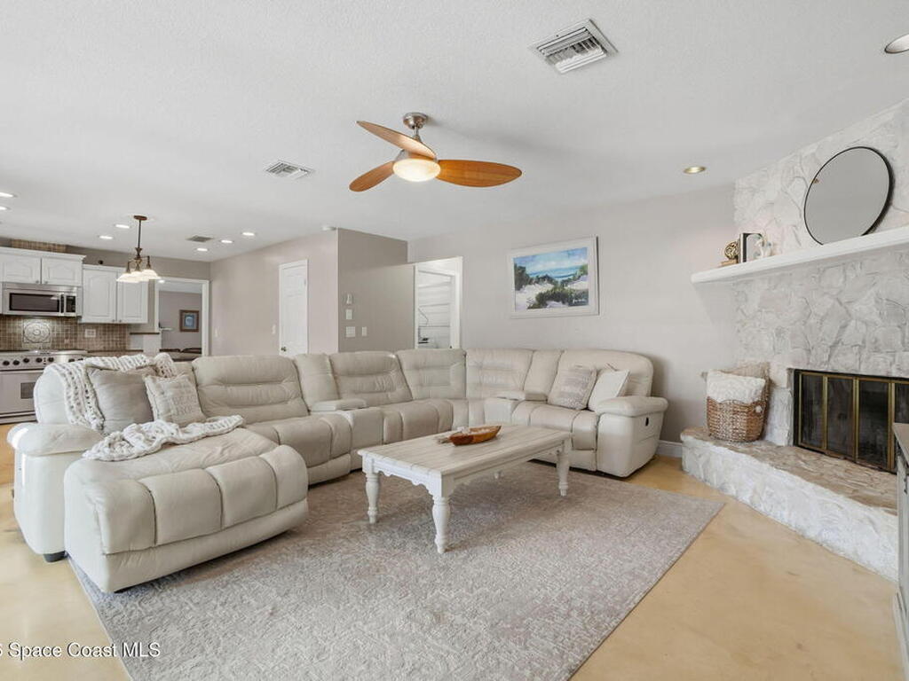 523 Peregrine Drive, Indialantic, FL 32903