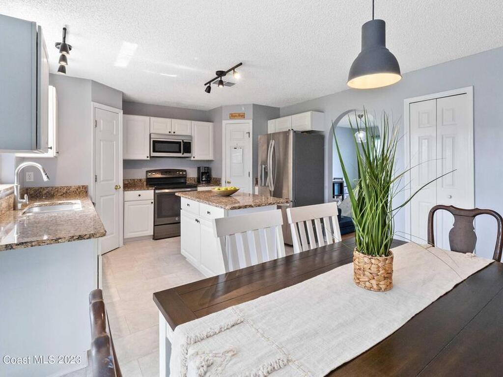 1531 Vista Lake Circle, Melbourne, FL 32904