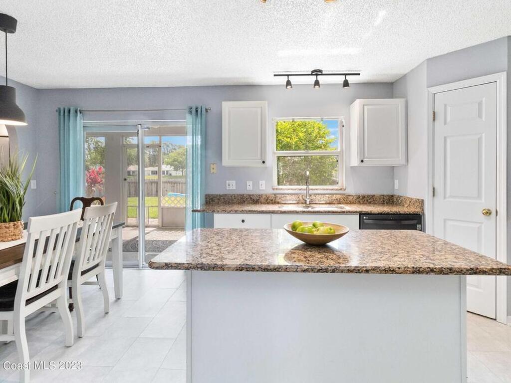 1531 Vista Lake Circle, Melbourne, FL 32904