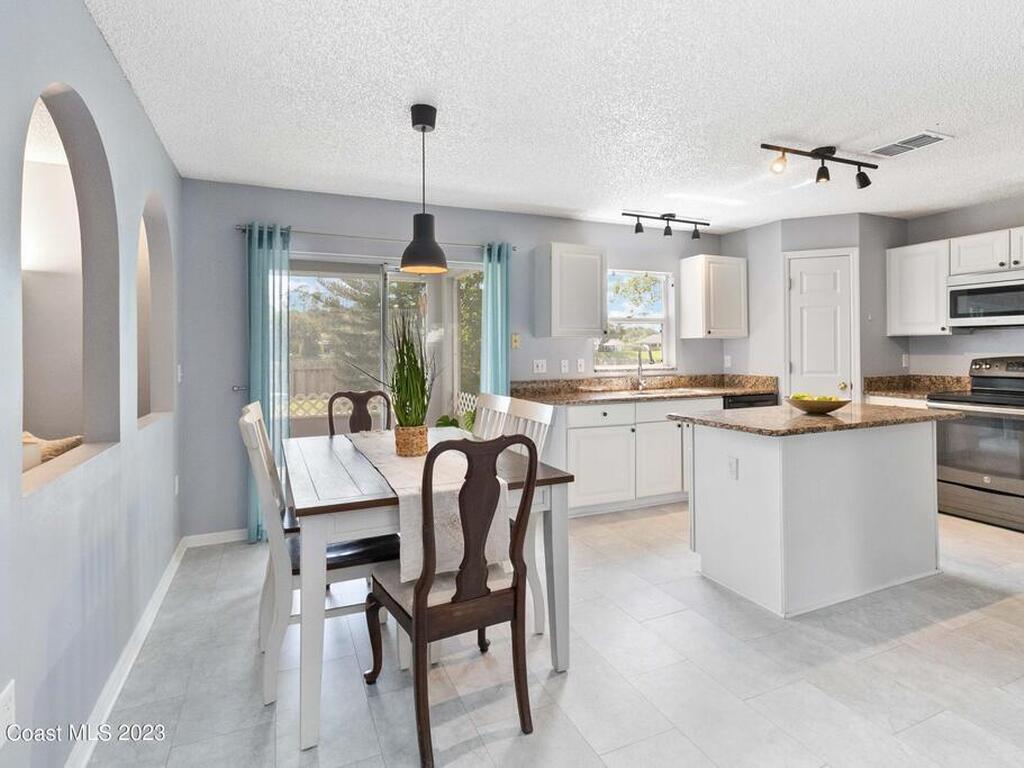 1531 Vista Lake Circle, Melbourne, FL 32904